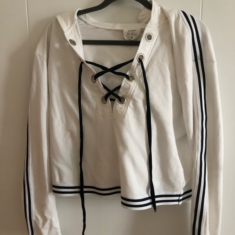 Lace up cropped hoodie - Ruby & Jenna